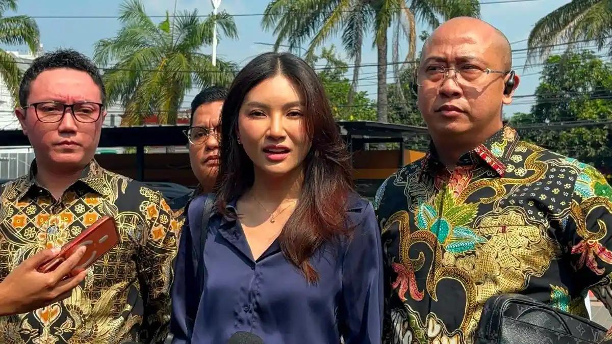 BERSYUKUR - Sarwendah mengaku senang bisa kembali berinteraksi dengan para penggemarnya melalui siaran langsung.