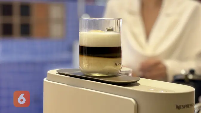 White Chocolate Vanilla Latte jadi salah satu kreasi kopi yang bisa dicicip di Nespresso Vertuo World di Central Park Mall, Jakarta, pada 10─16 Agustus 2026. (Liputan6.com/Asnida Riani)