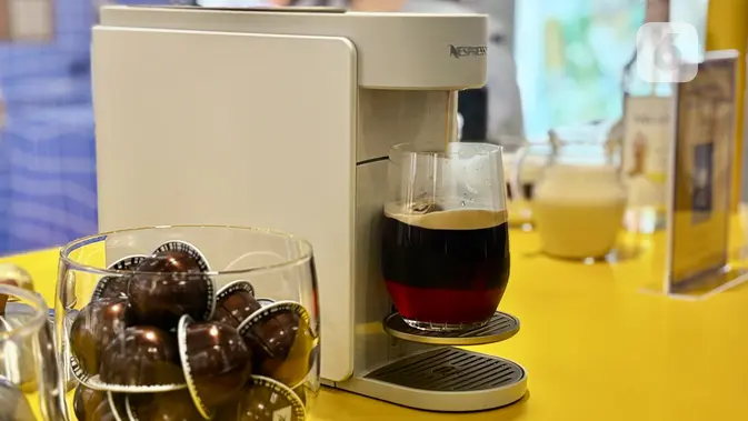 Cranberrycano jadi salah satu kreasi kopi yang bisa dicicip di Nespresso Vertuo World di Central Park Mall, Jakarta, pada 10─16 Agustus 2026. (Liputan6.com/Asnida Riani)