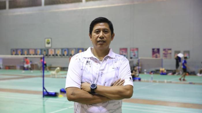 PELATIH ANYAR - PP PBSI resmi menunjuk legenda bulutangkis Indonesia, Nova Widianto, sebagai Kepala Pelatih sektor ganda campuran Pelatnas. Ini menjadi kali kedua Nova dipercaya menangani sektor tersebut setelah sebelumnya mengemban tugas serupa pada 2021. Dok: PBSI