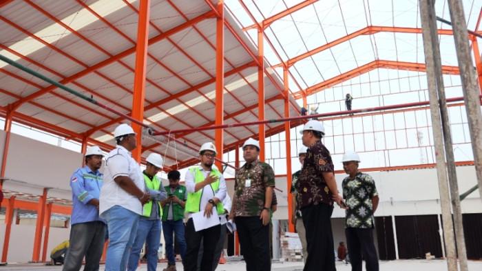 TINJAU PROYEK - Bupati Blora Arief Rohman meninjau progres pembangunan Pasar Ngawen, Kamis (30/7/2026). Proyek tersebut didanai dan dikerjakan oleh Kementerian Pekerjaan Umum (PU).