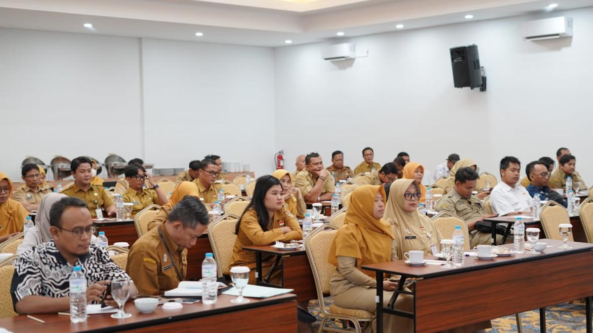 LAYANAN PENGADUAN MASYARAKAT - Sebanyak 60 admin pengaduan dari badan, dinas, dan kecamatan mengikuti kegiatan Rapat Evaluasi Pengaduan Kabupaten Klaten 2026 di Room Meeting Aisyi Tower Klaten, Selasa (11/8/2026).