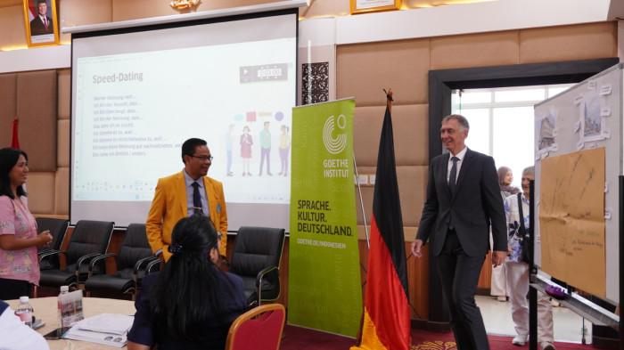 DIKLATNAS- Suasana kegiatan Pendidikan dan Pelatihan Nasional (Diklatnas) bagi guru Bahasa Jerman se-Indonesia di Hotel dan Pusat Diklat UNP By Pass Padang. Diklat Bahasa Jerman tersebut diikuti 30 peserta dari berbagai daerah di Indonesia.