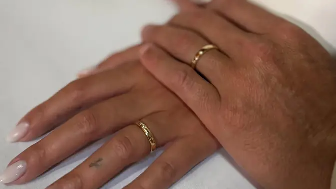 Cincin pernikahan Cristiano Ronaldo dan Georgina Rodriguez yang sederhana. (dok. Instagram @cristiano)