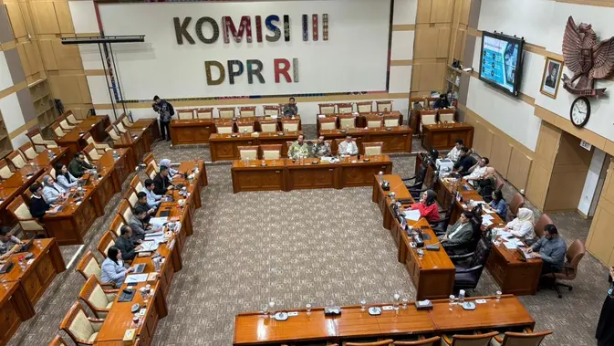 RUU Perampasan Aset Mulai Dibahas DPR Hari Ini Komisi III DPR RI resmi memulai penyusunan naskah akademik Rancangan Undang-Undang (RUU) Perampasan Aset hari ini, Kamis (15/1/2025). (Foto: Delvira Hutabarat)
