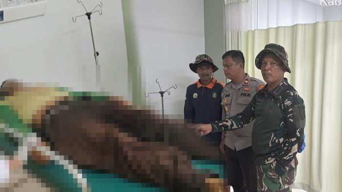 KEMATIAN KASIM - Jasad Kasim lansia 65 yang tewas di area Karhutla Kecamatan Rasau Jaya, Kabupaten Kubu Raya, Kalimantan Barat, Selasa 11 Agustus 2026 saat dibawa ke RSUD TBSI Kubu Raya. Berikut fakta-faktanya.