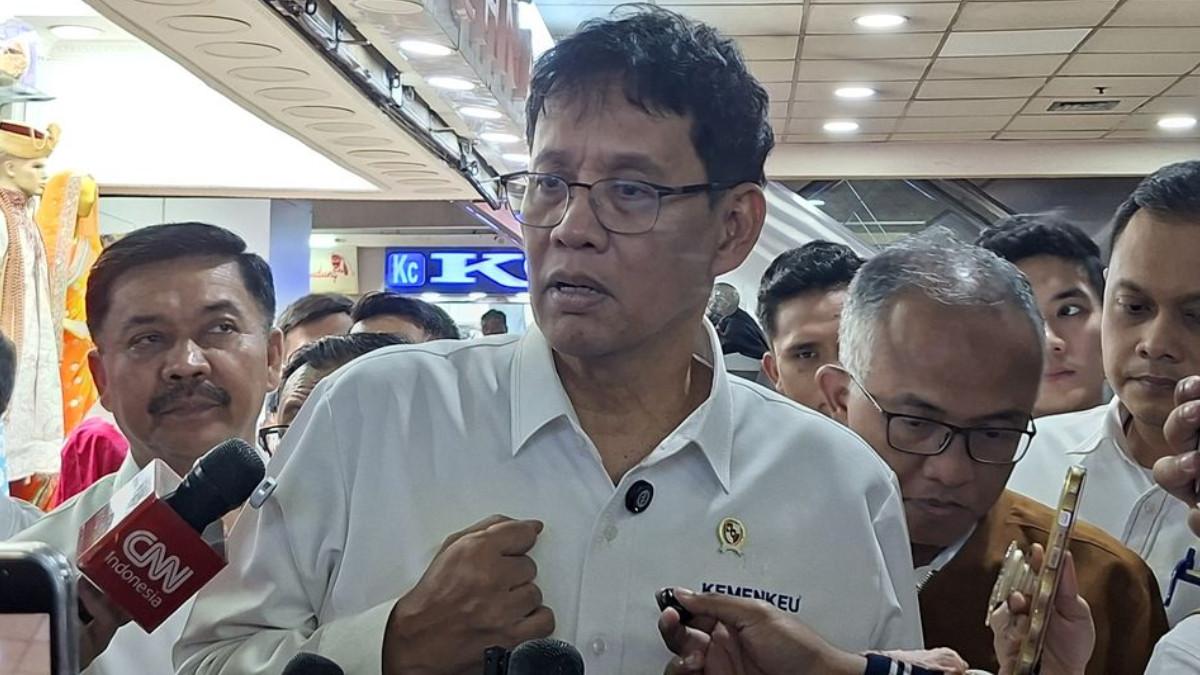 CURHAT MENKEU PURBAYA - Menteri Keuangan Purbaya melakukan inspeksi mendadak (sidak) ke Pasar Pasar Tanah Abang pada Senin (9/3/2026). Purbaya mengaku lelah ubah anggaran di saat harga minyak terus melonjak.