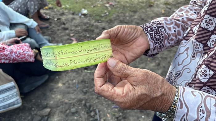 Salamun Tujuh merupakan tulisan ayat Al-Quran yang dibuat pada pucuk kelapa
