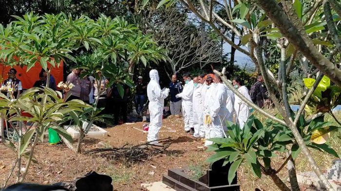 EKSHUMASI SUTRIMO - Ekshumasi makam Sutrimo di TPU Bantaragung, Desa Wlahar, Kecamatan Wangon, Kabupaten Banyumas, Jawa Tengah, Rabu (12/8/2026)