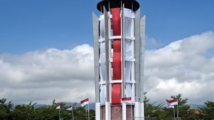 Kawasan Benteng Moraya Tondano dipasang bendera merah putih