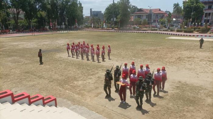 PASKIBRAKA - Anggota Paskibraka Manado menjalani latihan gabungan bersama TNI di Lapangan Sparta Tikala Manado, Sulawesi Utara, Kamis (13/8/2026). Progress latihan mencapai 95 persen.