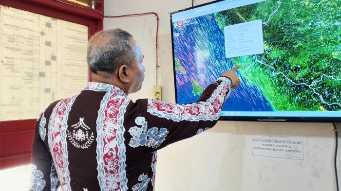 Kepala Dinas Kehutanan Provinsi Sumatera Barat, Ferdinal Asmin 13/8/2026