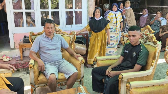 DUKA - Aldo Pusung anak dari Lisma Mokoginta yang tewas dalam drag race maut di Kotamobagu. Rencana Aldo Pusung untuk merayakan syukuran bersama keluarga di Desa Bilalang Baru, Kecamatan Bilalang, Bolmong, kini batal.