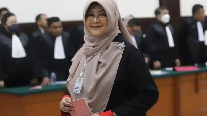 MUNDUR - Tifauzia Tyassuma alias dr Tifa, menjalani sidang perdana di Pengadilan Negeri Jakarta Timur, Kamis (2/7/2026). Tifa kini menyatakan mundur dari polemik ijazah Jokowi.
