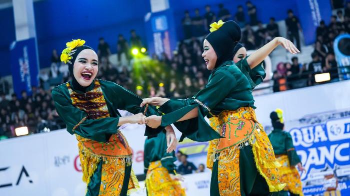Tim dance SMA Al-Azhar Kelapa Gading di AQUA DBL Dance 2026 North Jakarta