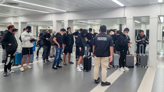 Para WNI dari Kamboja telah tiba di Bandara Internasional Soekarno-Hatta (KBRI Phnom Penh)