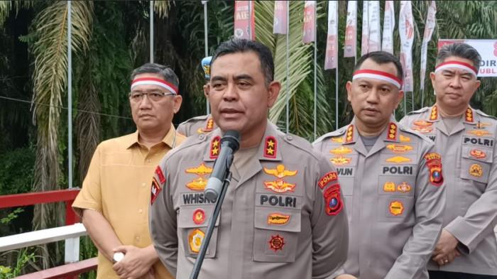KAPOLDA SUMUT - Kapolda Sumut, Irjen Whisnu Hermawan Februanto ketika diwawancarai mengenai kematian Winda Lorenza Gowasa, mantan istri personel Polisi di Medan yang diduga bunuh diri menggunakan pistol eks suami, Kamis (13/8/2026).  