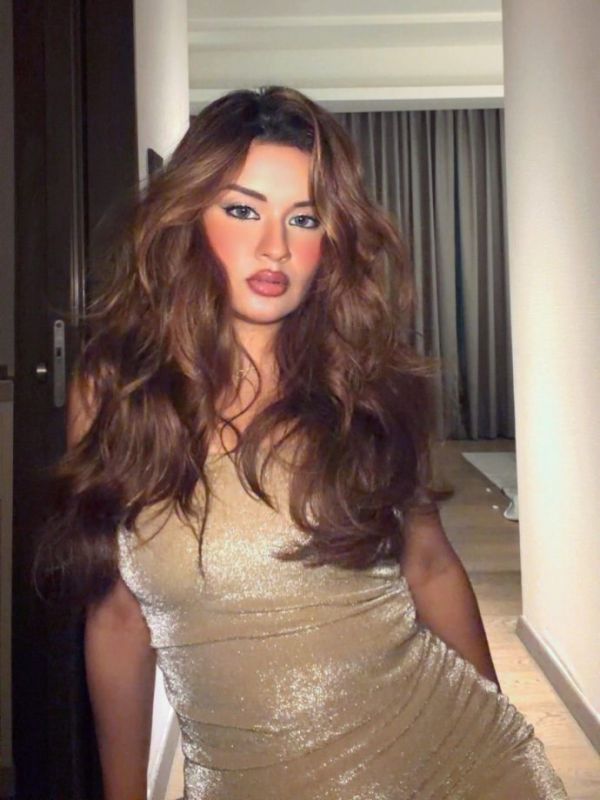 Avneet Kaur Golden Glittering Dress Exudes Sparkle, Glamour 1