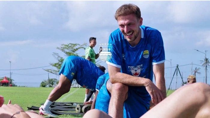 PEMUSATAN LATIHAN - Bek baru Persib Bandung, Danijel Loncar, melakoni pemusatan latihan (TC) di Bali pada Rabu (12/8/2026).