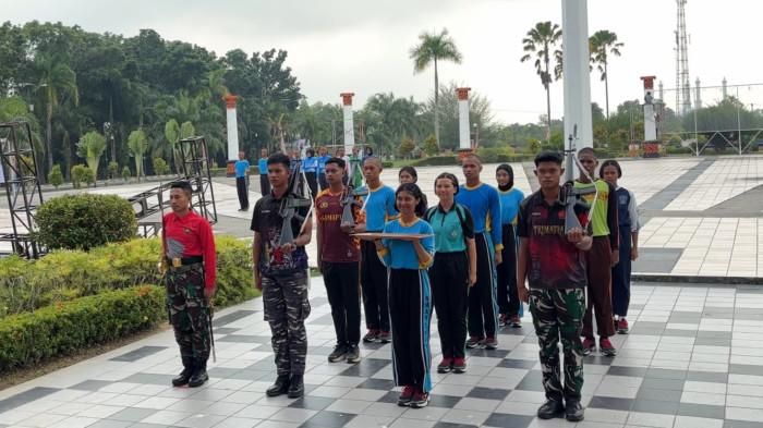 PASKIBRAKA - Anggota Paskibraka Kabupaten Nunukan mengikuti latihan baris-berbaris dalam rangka persiapan upacara HUT ke-81 Kemerdekaan RI, Jumat (14/8/2026).(TribunKaltara.com/Fatimah Majid).