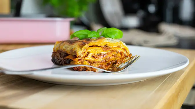 Ilustrasi Lasagna. (Foto: Mateusz Feliksik/Unsplash)