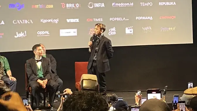 Teguh Prakoso (Tepe) dalam konferensi pers film Harusnya Horror di Jakarta, Kamis (13/8/2026). (Liputan6.com/Nola Vemiliana) Teguh Prakoso (Tepe) dalam konferensi pers film Harusnya Horror di Jakarta, Kamis (13/8/2026). (Liputan6.com/Nola Vemiliana)