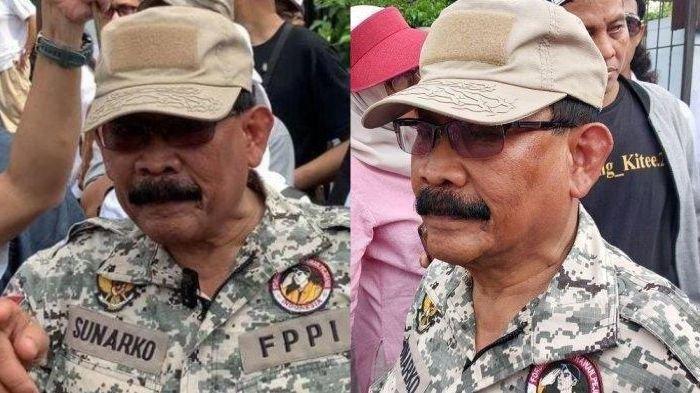 TURUN TANGAN - (kanan) Mantan Danjen Kopassus, Soenarko.(kiri) Soenarko saat memimpin massa 