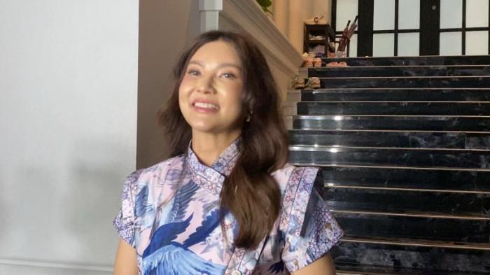 IMLEK 2026 - Aktris Sarwendah ketika ditemui di kediamannya kawasan Cipete, Jakarta Selatan, Selasa (17/2/2026). Sarwendah merayakan Imlek berbeda tahun ini karena masih berduka. (Tribunnews.com/Fauzi Alamsyah).