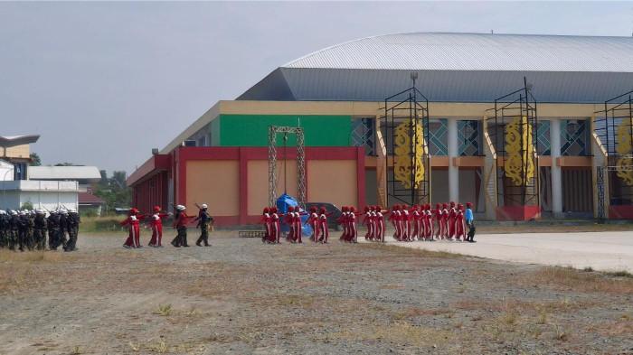 PELATIHAN - Tampak Capaskibraka 2026 Kota Tarakan, Kalimantn Utara, saat berlatih di bawah terik panas siang hari berlokasi di TACC Kota Tarakan. Hari ini, Jumat (14/8/2026), menjadi hari terakhir latihan sebelum pengukuhan. TRIBUNKALTARA.COM/ANDI PAUSIAH
