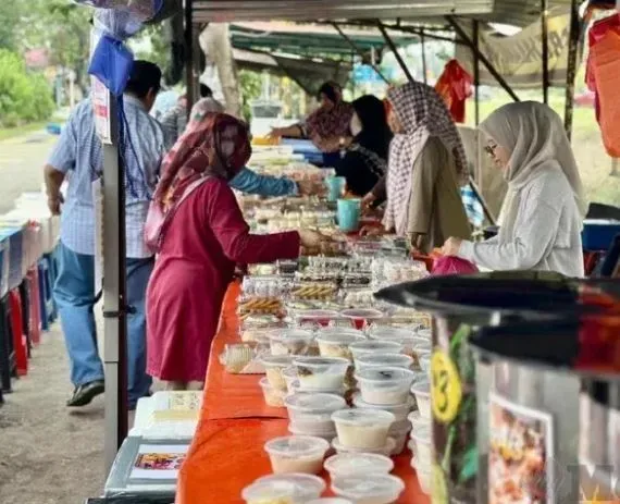 Jual Aneka Menu Cuma Rp13 Ribu, Pemilik Warung Ini Fokus Cari Pahala