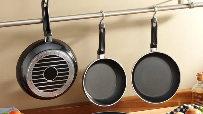 Ilustrasi peralatan dapur. (c) estudiosaavedra/Depositphotos