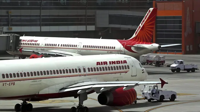 ilustrasi Kondisi Pilot Air India tengah menjadi sorotan publik, yang hingga saat ini belum diketahui identitasnya. (AP/Kevin Frayer)
