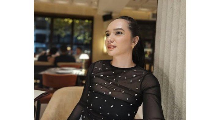 PUTRI ANNE - Penampilan terbaru Putri Anne setelah digugat cerai Arya Saloka.