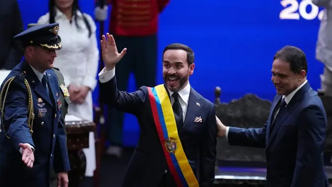 Presiden Kolombia Abelardo de la Espriella dalam upacara pelantikannya pada 7 Agustus 2026 di Cali, Kolombia. (Dok. AP/Matias Delacroix)