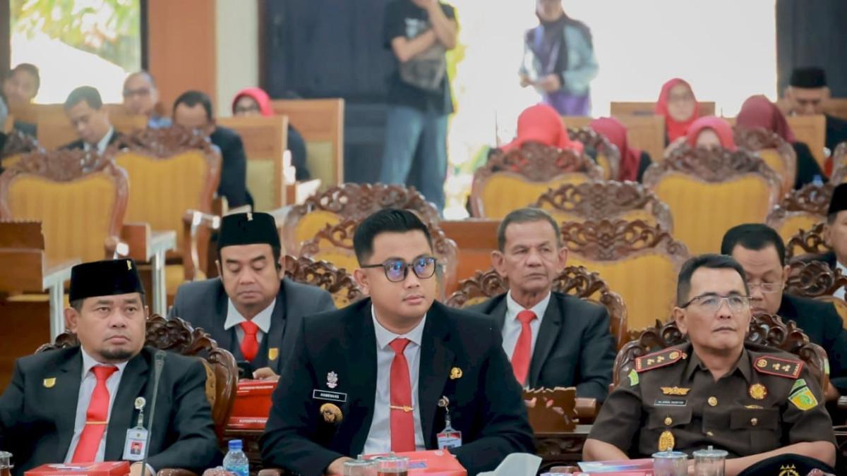 SIDANG TAHUNAN MPR - Bupati Klaten Hamenang Wajar Ismoyo bersama jajaran Forkopimda mengikuti kegiatan mendengarkan Sidang Tahunan MPR RI dan pidato kenegaraan Presiden RI di Ruang Rapat Paripurna DPRD Klaten, Jumat (14/8/2026).