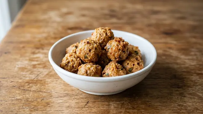 Sekilas tentang Bakso Enoki Ayam. (Gambar: AI Generated)