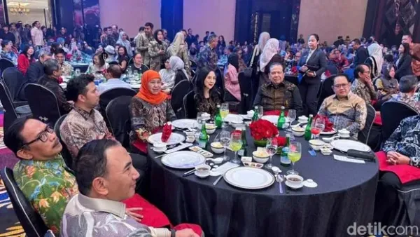 Gubernur Jatim Khofifah Indar Parawansa bersama Wagub Emil Elestianto Dardak menghadiri Grand Opening The Trans Luxury Hotel Surabaya.