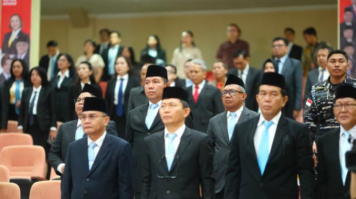 PARIPURNA - Gubernur Sulawesi Utara Yulius Selvanus Komaling (YSK) p0