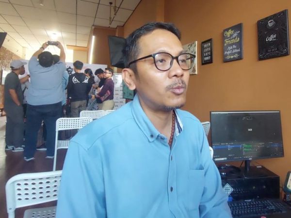 Pengamat Sepak Bola Indonesia, Akmal Marhali, menyarankan agar PT Liga Indonesia Baru (LIB) bisa lebih tegas dalam membuat aturan musim depan dengan harapan masalah penunggakan gaji Liga 1 tak terulang lagi.