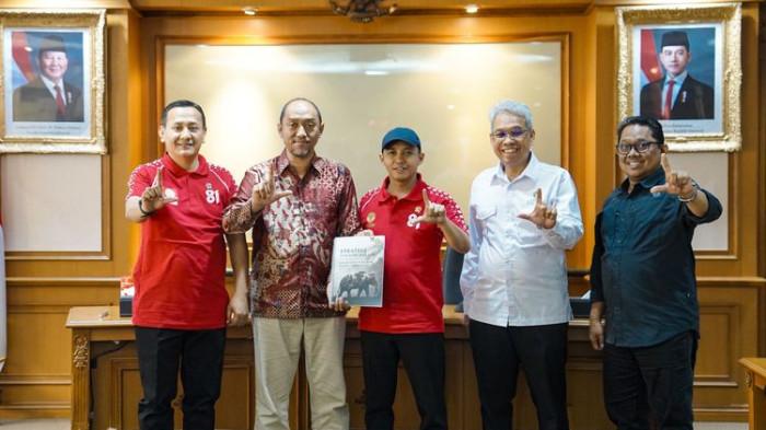 LANGKAH KONSERVASI GAJAH - Kementerian Kehutanan (Kemenhut) meresmikan Strategi dan Rencana Aksi Konservasi (SRAK) Gajah Sumatra dan Gajah Kalimantan Tahun 2026–2036 bertepatan dengan peringatan Hari Gajah Sedunia (World Elephant Day), Rabu (12/8/2026). Dokumen ini menjadi pedoman bersama dalam upaya penyelamatan populasi dan habitat gajah Sumatra dan gajah Kalimantan untuk 10 tahun ke depan.
