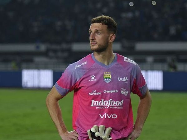 Mantan kiper Persib Bandung, Adam Przybek. 