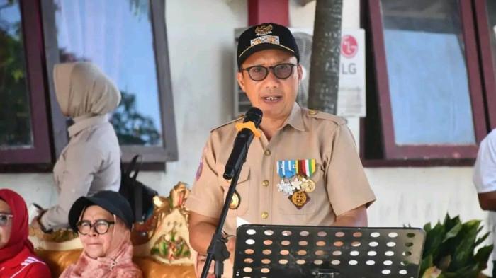Wakil Bupati Boalemo Lahmudin Hambali membuka bazar ddddhh