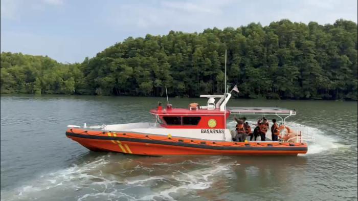 PENCARIAN KORBAN TENGGELAM - Operasi pencarian seorang penumpang KM Bukit Siguntang yang diduga jatuh ke laut di sekitar Buoy 9, Perairan Balikpapan, Kalimantan Timur, memasuki hari ketiga, Sabtu (15/8/2026). ‎Operasi pencarian masih berlangsung dengan memperhatikan kondisi cuaca, gelombang, kepadatan alur pelayaran, serta keselamatan seluruh personel yang terlibat. (HO/Basarnas Balikpapan)