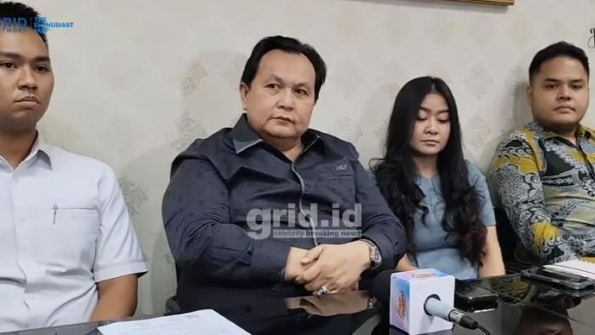 KABAR ARTIS - Kuasa hukum Ruben Onsu, Minola Sebayang, merasa keberatan dengan adanya kebocoran informasi mengenai pekerjaan rumah (PR) yang diberikan mediator.