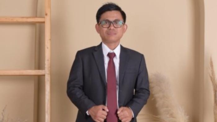 BERI PANDANGAN - Pengamat kebijakan publik dari Masyarakat Kebijakan Publik Indonesia (MAKPI) sekaligus Dosen Fisipol Universitas Negeri Surabaya, Dr. Firre An Suprapto, S.AP.