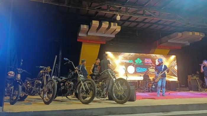 Pameran otomotif dan band Daik Lingga