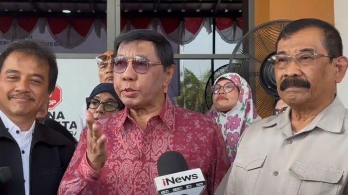 COPOT - Mayjen TNI (Purn) Soenarko ( kanan) dan Laksma TNI (Purn) Moeryono Aladin (tengah) meminta Presiden Prabowo mencopot Kapolri Listyo Sigit Prabowo. .