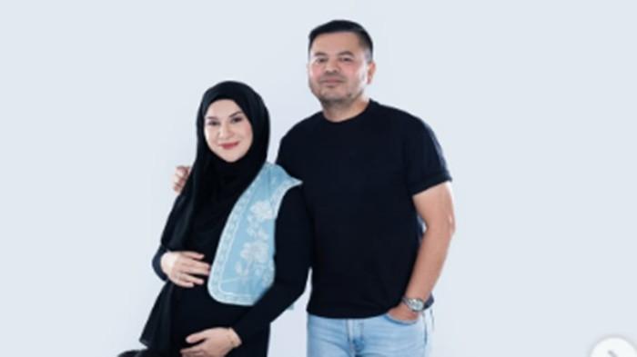 POTRET KEHAMILAN - Irish Bella resmi mengandung anak pertama dari pernikahan dengan Haldy Sabri setelah sukses menjalani program bayi tabung (In Vitro Fertilization) di Kuala Lumpur, Malaysia.