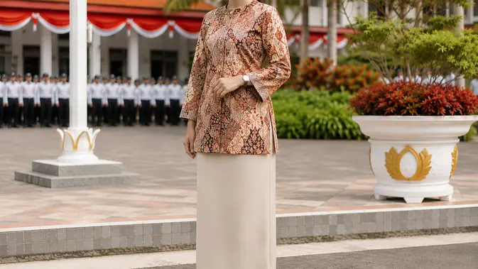 Padu Padan Batik dan Rok untuk Upacara Hari Kemerdekaan 17 Agustus 1945 HUT RI Ke-81 (AI Generated)