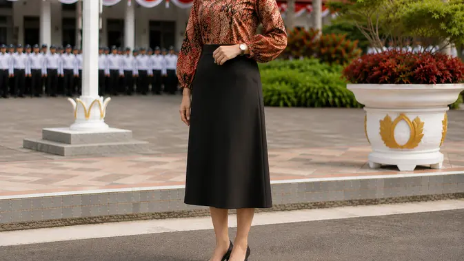 Padu Padan Batik dan Rok untuk Upacara Hari Kemerdekaan 17 Agustus 1945 HUT RI Ke-81 (AI Generated)